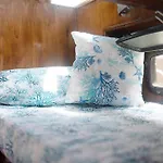 Botel Aloha Jak's Boat