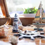 Aloha Jak's Boat אלסיו