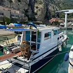 Aloha Jak's Boat Botel Alassio