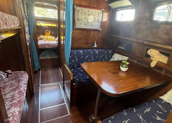 Aloha Jak's Boat Botel Alassio