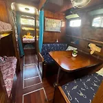 Botel Aloha Jak's Boat