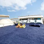 Aloha Jak's Boat Bateau-hôtel *