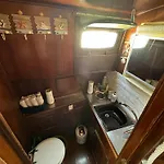 Aloha Jak's Boat Botel Alassio