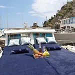Aloha Jak's Boat Botel Alassio