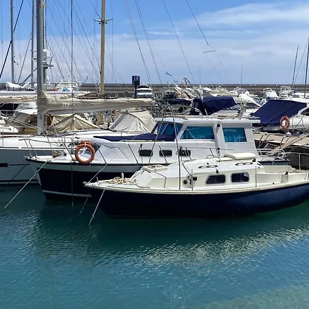 Aloha Jak's Boat Bådhotel Alassio