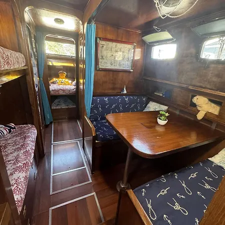 Aloha Jak's Boat Bådhotel Alassio