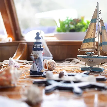 Aloha Jak's Boat Bateau-hôtel