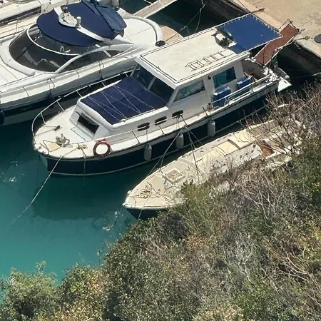 Botel Aloha Jak's Boat Alassio