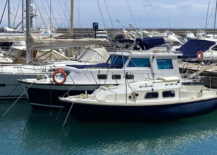 Aloha Jak's Boat Bådhotel Alassio